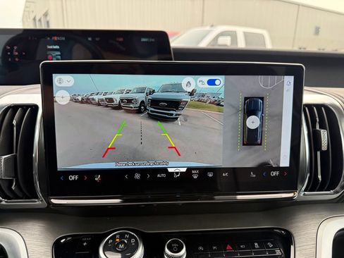 Used 2025 Ford Expedition Platinum AWD/4WD image 30