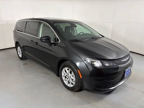 Used 2023 Chrysler Voyager LX FWD image 2