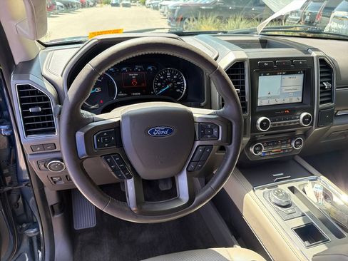 Used 2018 Ford Expedition XLT w/ Equipment Group 202A RWD image 23