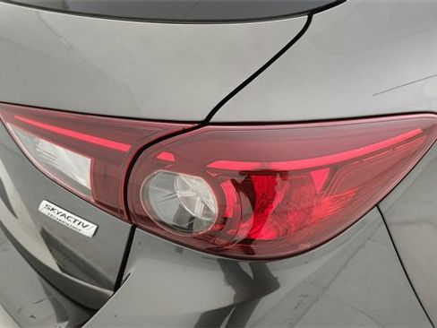 Used 2018 MAZDA MAZDA3 Touring image 11