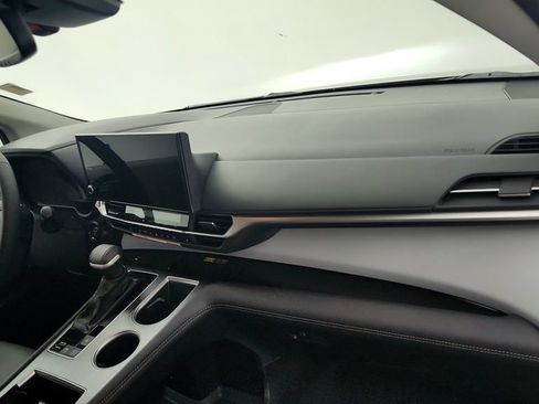 Used 2026 Toyota Sienna XLE FWD image 30