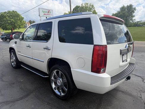 Used 2013 Cadillac Escalade Luxury AWD/4WD image 3