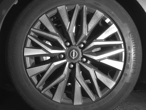 Used 2025 Nissan Altima 2.5 SV FWD image 12