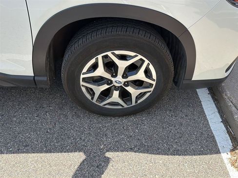 Used 2019 Subaru Forester Premium AWD/4WD image 9