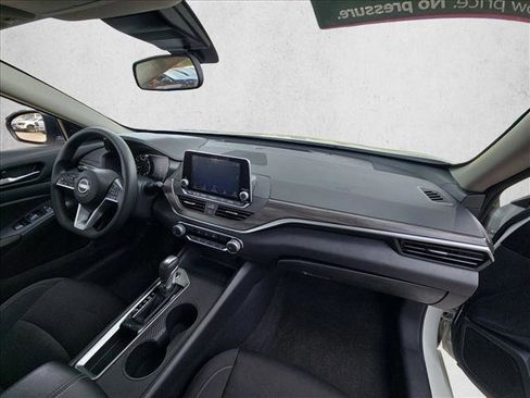 Used 2025 Nissan Altima 2.5 SV FWD image 19