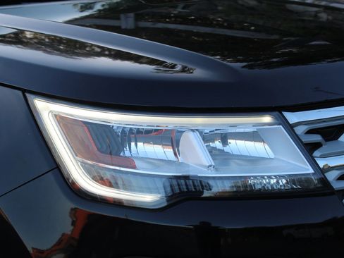 Used 2018 Ford Explorer XLT w/ Equipment Group 202A image 36