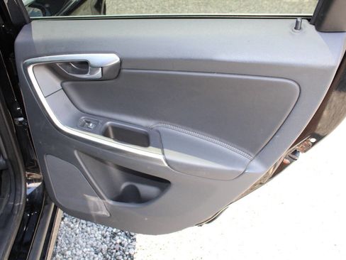 Used 2016 Volvo XC60 T5 Premier image 23