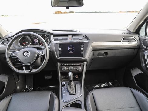 Used 2021 Volkswagen Tiguan SE image 12