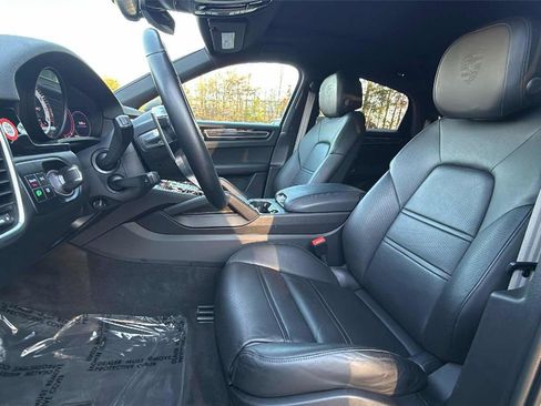 Used 2022 Porsche Cayenne S Platinum image 8