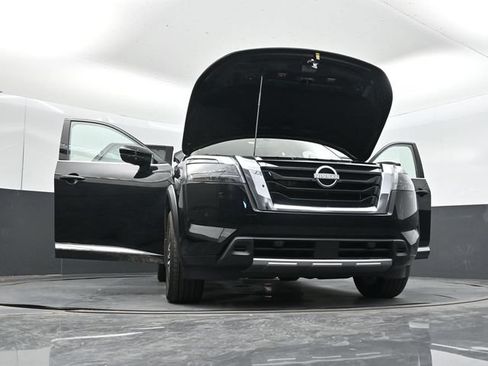 Used 2025 Nissan Pathfinder Platinum FWD image 70