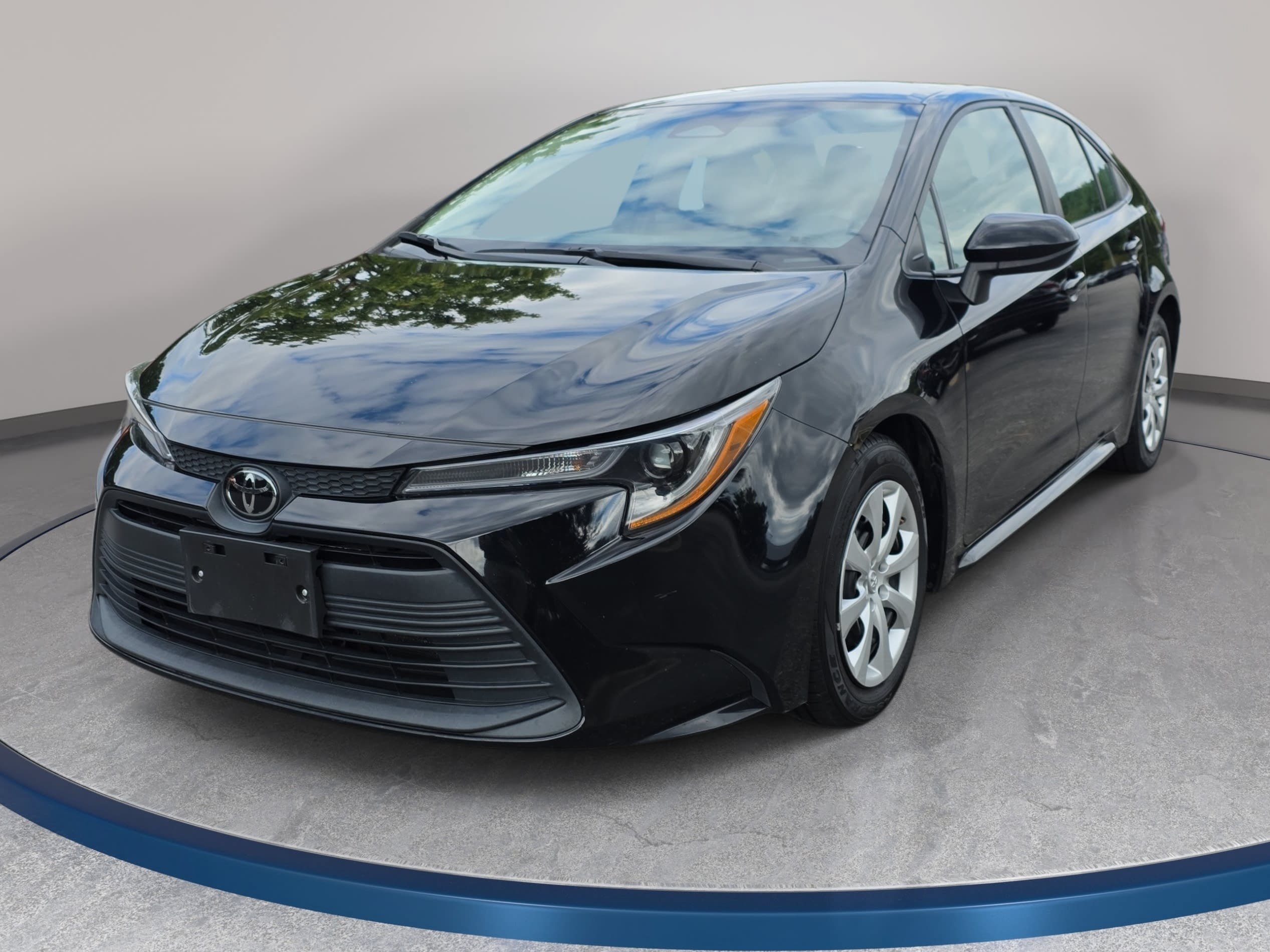 Used 2024 Toyota Corolla LE FWD image 1