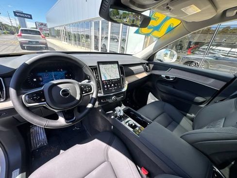 Certified 2025 Volvo XC90 B6 Plus AWD/4WD image 21