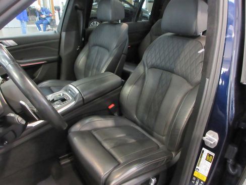 Used 2020 BMW X7 M50i image 30