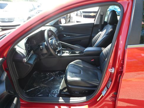 Used 2021 Hyundai Elantra Limited w/ Cargo Package FWD image 14