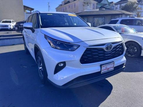 Used 2022 Toyota Highlander XLE image 5