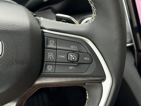 Used 2024 Jeep Grand Cherokee L Limited w/ Luxury Tech Group II image 18