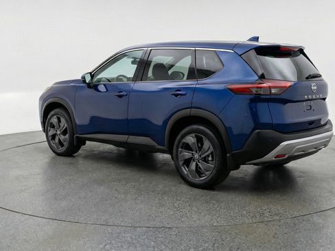 Used 2025 Nissan Rogue SV AWD/4WD image 6