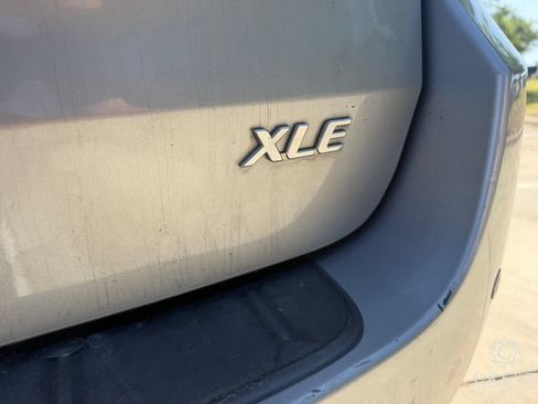 Used 2015 Toyota Sienna XLE w/ XLE Navigation Package FWD image 6