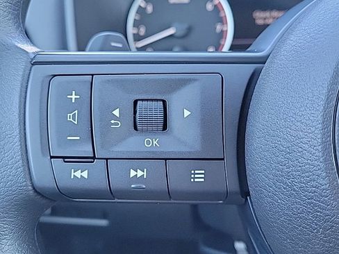 Used 2023 Nissan Rogue S image 24