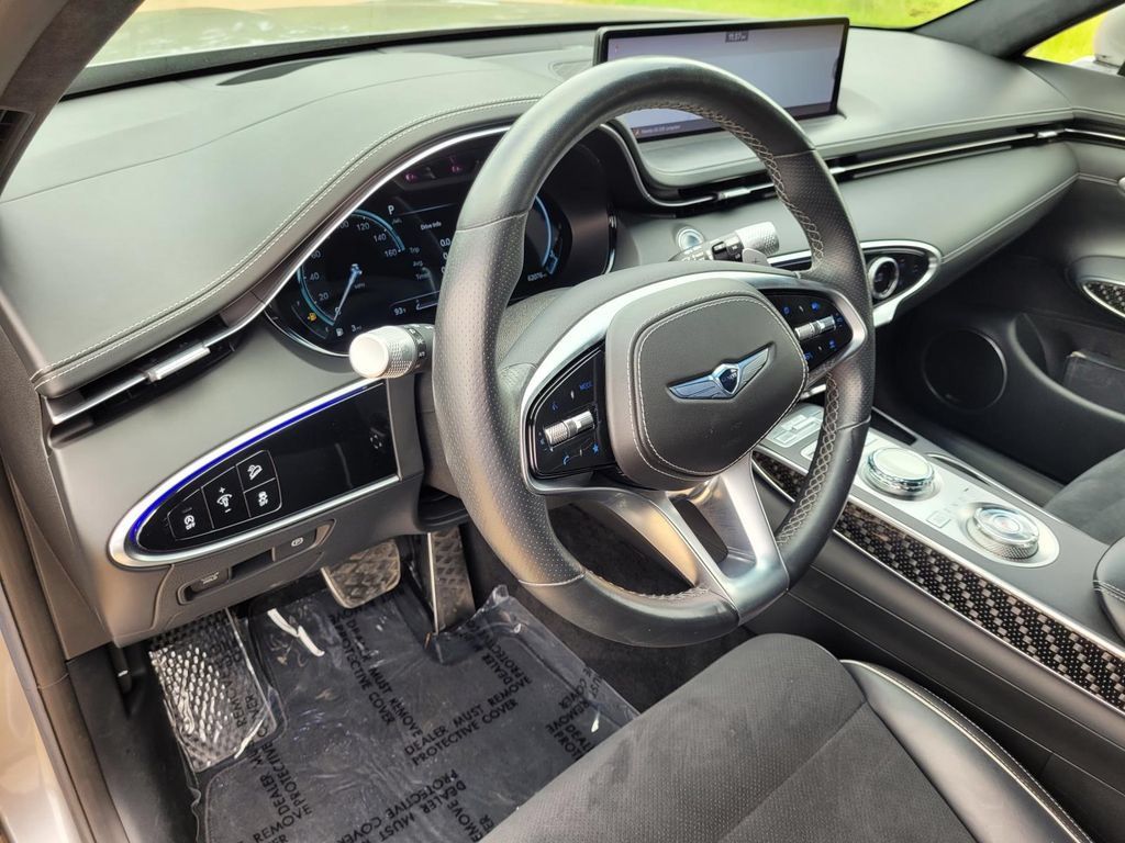 Used 2022 Genesis GV70 3.5T Sport w/ Sport Prestige Package AWD/4WD image 11