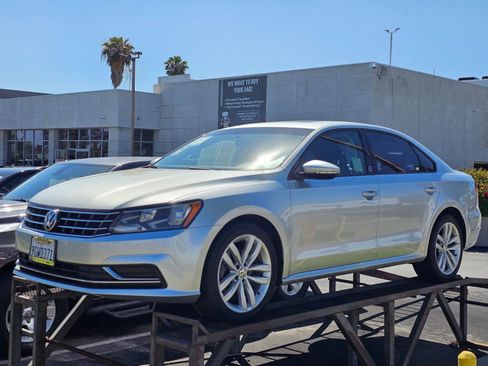 Used 2019 Volkswagen Passat 2.0T Wolfsburg w/ Wheels & Sunroof Package FWD image 3