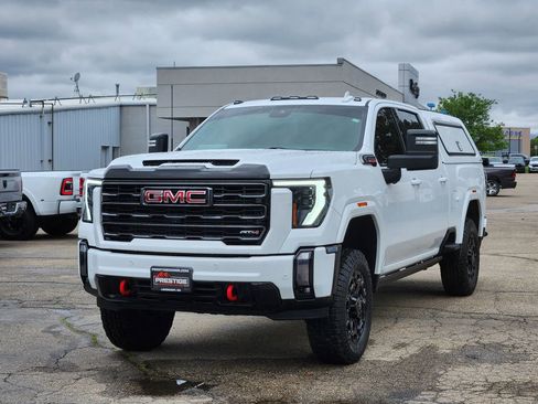 Used 2024 GMC Sierra 3500 AT4 w/ AT4 Preferred Package AWD/4WD image 4