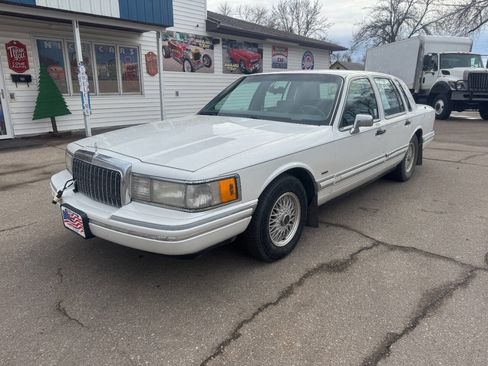Used 1993 Lincoln Town Car Cartier image 2
