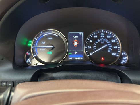 Used 2016 Lexus ES 300h image 17