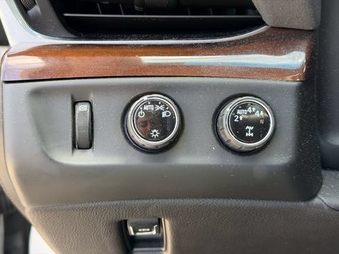 Used 2020 Cadillac Escalade Premium Luxury AWD/4WD image 9
