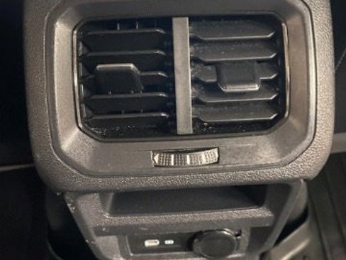 Used 2022 Volkswagen Tiguan SE image 27