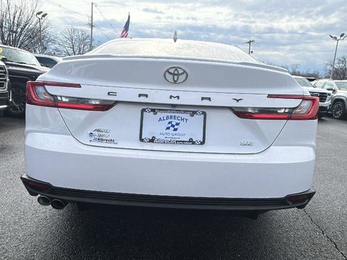 Used 2025 Toyota Camry SE w/ Convenience Package image 6