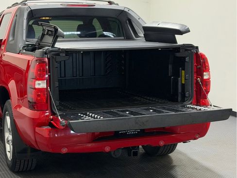 Used 2011 Chevrolet Avalanche LTZ image 11