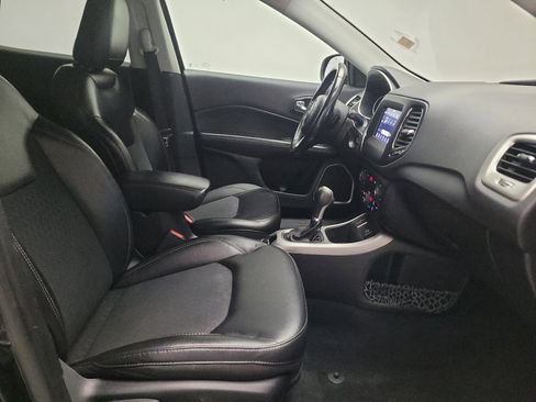 Used 2018 Jeep Compass Latitude w/ Popular Equipment Group FWD image 21