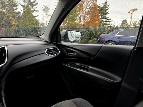 Used 2023 Chevrolet Equinox LT image 22