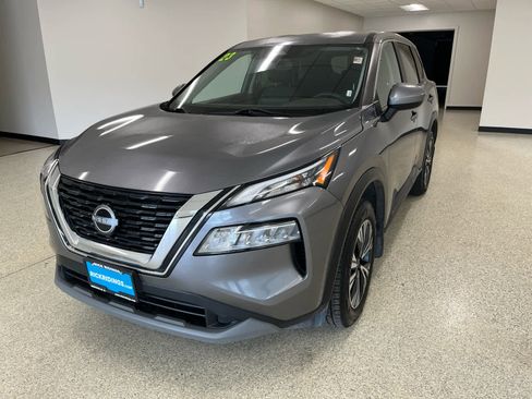 Used 2023 Nissan Rogue SV image 1