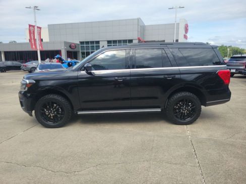 Used 2023 Ford Expedition XLT RWD image 2