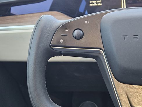 Used 2022 Tesla Model S image 27