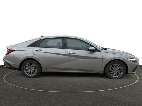 Used 2024 Hyundai Elantra SEL image 7