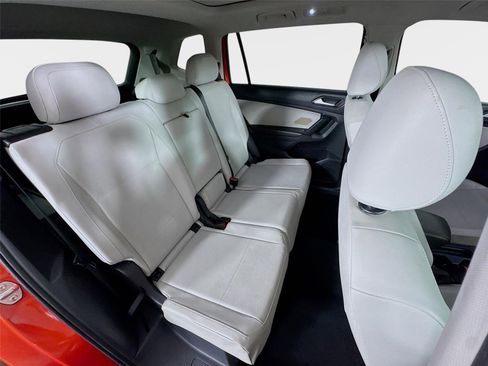 Used 2019 Volkswagen Tiguan SE w/ Panoramic Sunroof Package FWD image 28