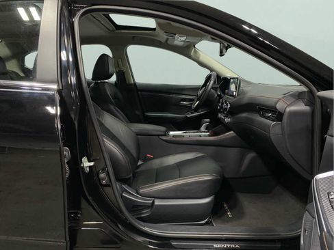 Used 2021 Nissan Sentra SR w/ SR Premium Package image 30