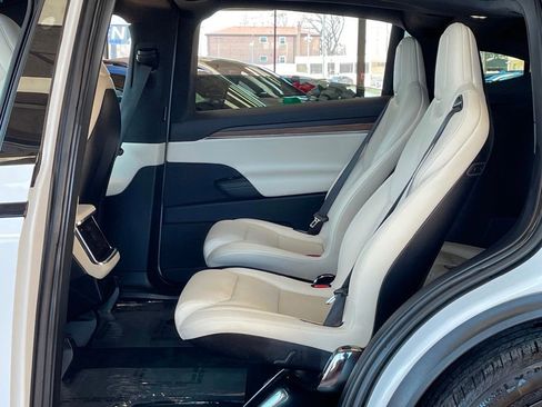 Used 2022 Tesla Model X AWD image 19