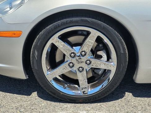 Used 2005 Chevrolet Corvette Coupe w/ Preferred Equipment Group RWD image 11