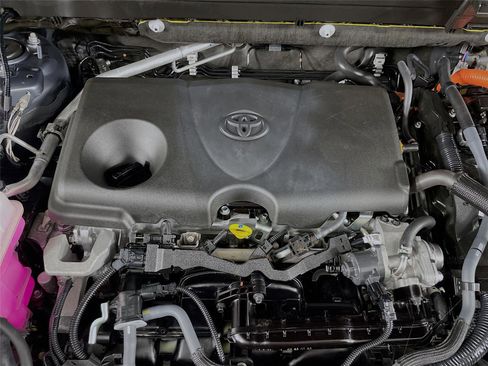 Used 2023 Toyota Venza Limited image 32