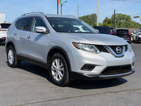 Used 2016 Nissan Rogue SV w/ SV Premium Package AWD/4WD image 2