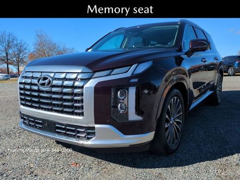 Used 2023 Hyundai Palisade Calligraphy w/ Winter Package image 9
