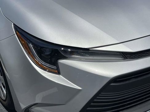 Used 2026 Toyota Corolla LE image 2