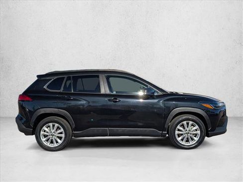 Used 2024 Toyota Corolla Cross LE image 4