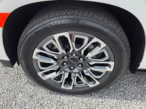 Certified 2024 GMC Yukon XL Denali Ultimate AWD/4WD image 9
