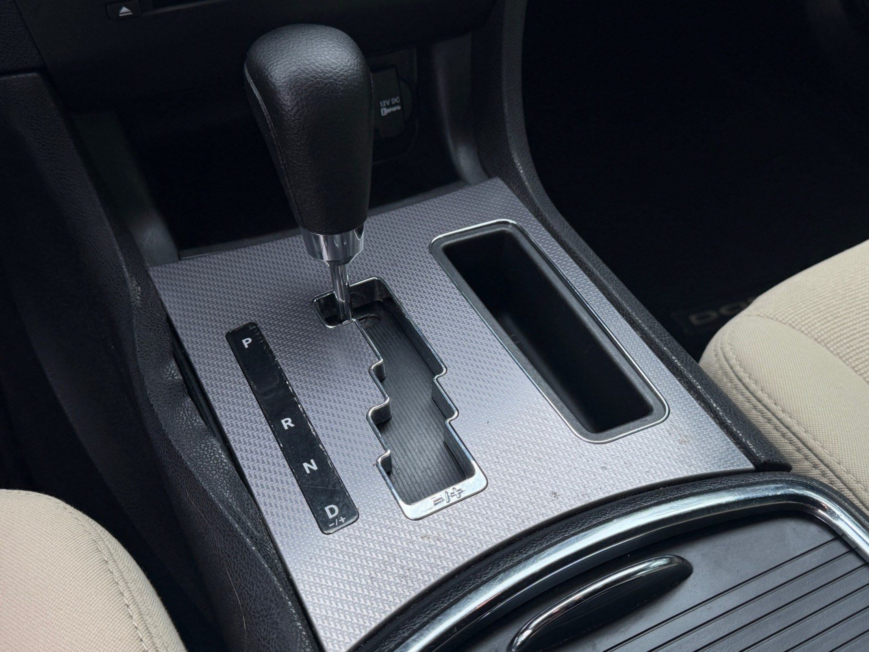 Used 2013 Dodge Charger SE RWD image 25