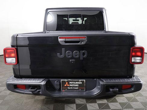 Used 2023 Jeep Gladiator Sport image 9